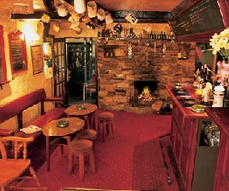 The Druid Inn Llanferres 外观 照片