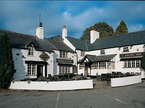 The Druid Inn Llanferres 外观 照片